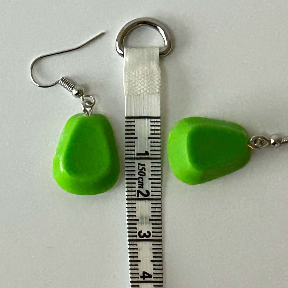 🌸Cute Fun Avacado Lovers Dangle Earrings - Picture 6 of 7